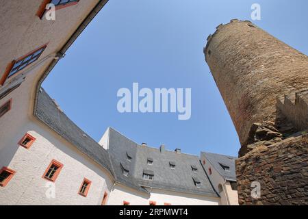 Innenhof der Burg Scharfenstein mit Blick nach oben, Perspektive, Turm, Drebach, Erzgebirge, Sachsen, Deutschland Stockfoto