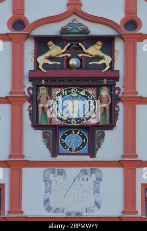 Giebel des Alten Rathauses mit Uhr, Löwenfiguren und Sonnenuhr, Detail, alt, Plauen, Altmarkt, Plauen, Vogtland, Sachsen, Deutschland Stockfoto