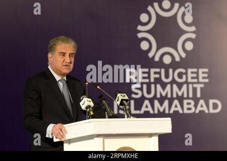 200218 -- ISLAMABAD, 18. Februar 2020 -- der pakistanische Außenminister Shah Mahmood Qureshi spricht während der Abschlusssitzung des Flüchtlingsgipfels Islamabad anlässlich der 40-jährigen Aufnahme afghanischer Flüchtlinge in Islamabad, der Hauptstadt Pakistans, am 18. Februar 2020. PAKISTAN-ISLAMABAD-REFUGEE-SUMMIT-ABSCHLUSSSITZUNG AHMADXKAMAL PUBLICATIONXNOTXINXCHN Stockfoto