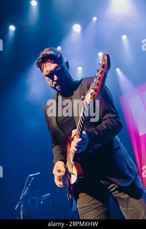 MELBOURNE, AUSTRALIEN, 16. NOVEMBER: Isaac Hanson von der Hanson Band tritt während eines Konzerts im Rahmen der Red Green Blue Tour im Forum Theatre On auf Stockfoto