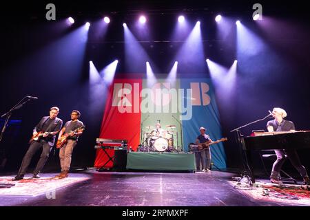 MELBOURNE, AUSTRALIEN, 16. NOVEMBER: Hanson tritt während eines Konzerts im Rahmen der Red Green Blue Tour im Forum Theatre am 16. November 2022 in auf Stockfoto