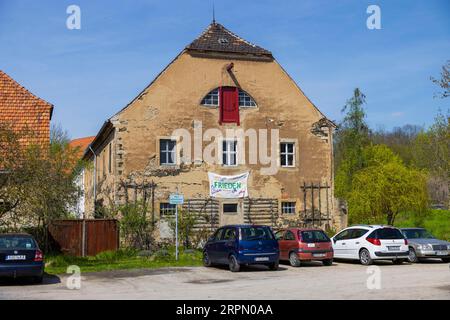 Schloss Jahnishausen gehört zur Stadt Riesa im sächsischen Landkreis Meißen. Sie liegt etwa vier Kilometer südlich von Riesa in der Jahna Stockfoto