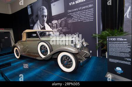 200220 -- TORONTO, 20. Februar 2020 -- Eine 1930 Cadillac V16 Series 452 wird während der Cobble Beach Classics Ausstellung der 2020 Canadian International AutoShow CIAS in Toronto, Kanada, am 20. Februar 2020 gesehen. Die Ausstellung findet vom 14. Bis 23. Februar statt und zeigt 15 Oldtimer. Foto von /Xinhua CANADA-TORONTO-INTERNATIONAL AUTOSHOW-CLASSICS ZouxZheng PUBLICATIONxNOTxINxCHN Stockfoto