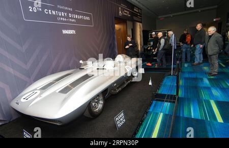 200220 -- TORONTO, 20. Februar 2020 -- Besucher schauen sich ein 1959 Chevrolet Corvette Stingray Konzept während der Cobble Beach Classics Ausstellung der 2020 Canadian International AutoShow CIAS in Toronto, Kanada, am 20. Februar 2020 an. Die Ausstellung findet vom 14. Bis 23. Februar statt und zeigt 15 Oldtimer. Foto von /Xinhua CANADA-TORONTO-INTERNATIONAL AUTOSHOW-CLASSICS ZouxZheng PUBLICATIONxNOTxINxCHN Stockfoto