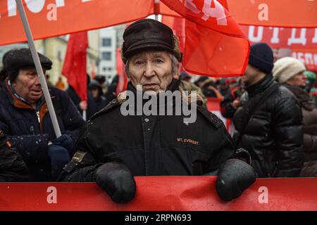 200223 -- MOSKAU, 23. Februar 2020 Xinhua -- Menschen nehmen an einer Parade zum Tag des Verteidigers des Vaterlandes in Moskau, Russland, am 23. Februar 2020 Teil. Der Tag des Verteidigers des Vaterlandes ist ein russischer Nationalfeiertag, an dem Menschen geehrt werden, die in den Streitkräften dienen. Xinhua/Evgeny Sinitsyn RUSSIA-MOSCOW-DEFENDER DER VATERLAND-TAGESPARADE PUBLICATIONxNOTxINxCHN Stockfoto