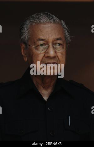 200224 -- PEKING, 24. Februar 2020 -- Aktenfoto vom 11. Mai 2018 zeigt Mahathir Mohamad auf einer Pressekonferenz in Kuala Lumpur. Der malaysische Premierminister Mahathir Mohamad hat am Montag den Rücktrittsbrief als Premierminister eingereicht, sagte sein Büro. MALAYSIA-PM-RESIGNATION BRIEF-EINREICHUNG ZhuxWei PUBLICATIONxNOTxINxCHN Stockfoto