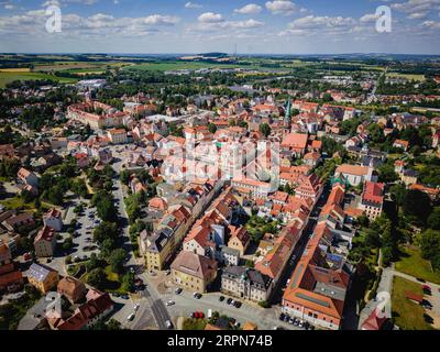 Blick aus der Vogelperspektive auf das Stadtzentrum von Loebau. Loebau ist eine große Kreisstadt im Landkreis Goerlitz in der Oberlausitz in Sachsen Stockfoto