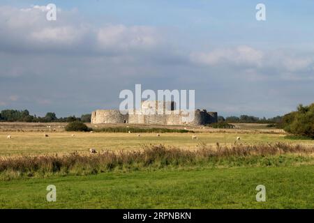 Camber Castle, früher Winchelsea Castle, ein aus dem 16. Jahrhundert stammendes Device Fort, das zum Schutz der englischen Küste von Sussex gebaut wurde Stockfoto