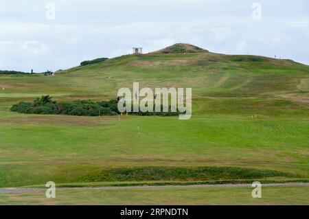 2 Golfspieler auf dem T-Stück im Strathlene Buckie Links Golf Club Portessie Scotland Stockfoto