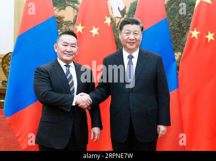 200227 -- PEKING, 27. Februar 2020 -- der chinesische Präsident Xi Jinping führt Gespräche mit dem mongolischen Präsidenten Khaltmaa Battulga in der Großen Halle des Volkes in Peking, der Hauptstadt Chinas, am 27. Februar 2020. CHINA-PEKING-XI JINPING-MONGOLISCHER PRÄSIDENT-GESPRÄCHE CN LIUXBIN PUBLICATIONXNOTXINXCHN Stockfoto