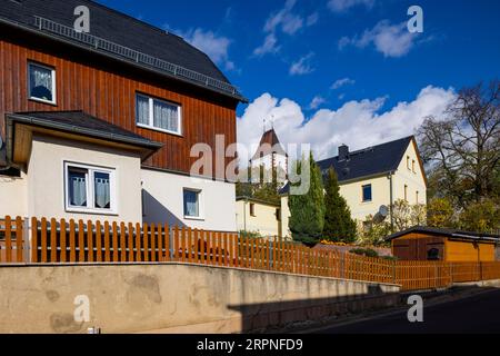 Großweitzschen ist eine Großgemeinde im Norden des Landkreises Mittelsachsen, Freistaat Sachsen. Wohngebäude Stockfoto