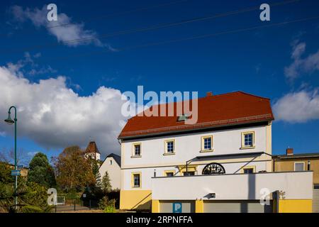 Großweitzschen ist eine Großgemeinde im Norden des Landkreises Mittelsachsen, Freistaat Sachsen. Wohngebäude Stockfoto