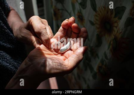 Heute hilft Technologie, Hörverlust zu kompensieren und die Gesundheitsfürsorge hat die Aufmerksamkeit auf Ohrerkrankungen verbessert. Stockfoto