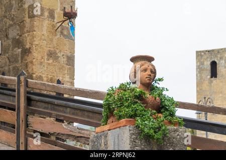 Faszinierende Steinstatue von Rocca Monaldeschi della Cervara, Bolsena, Italien Stockfoto