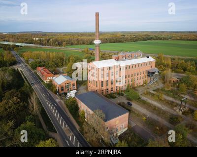 Die Brikettfabrik ist ein Stück der Industriegeschichte der Region. Kohle aus dem Tagebau in Wyhra wurde hier früher zu Briketts verarbeitet. Stockfoto