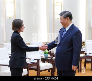 Peking, China. September 2023. Der chinesische Präsident Xi Jinping trifft sich mit der Präsidentin des Internationalen Komitees vom Roten Kreuz Mirjana Spoljaric Egger in der Großen Halle des Volkes in Peking, der Hauptstadt Chinas, am 5. September 2023. Kredit: Ding Lin/Xinhua/Alamy Live News Stockfoto