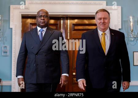 200303 -- PEKING, 4. März 2020 -- US-Außenminister Mike Pompeo R trifft sich am 3. März 2020 mit dem Präsidenten der Demokratischen Republik Kongo Felix Tshisekedi im Außenministerium von Washington D.C., USA. Foto von /Xinhua XINHUA FOTOS DES TAGES TingxShen PUBLICATIONxNOTxINxCHN Stockfoto