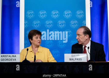 News Bilder des Tages 200304 -- WASHINGTON, 4. März 2020 -- IWF-Geschäftsführerin Kristalina Georgieva L und Weltbankpräsident David Malpass nehmen am 4. März 2020 an einer Pressekonferenz in Washington D.C., USA, Teil. Das Gremium, das die Politik festlegt, hat am Mittwoch zugesagt, die erforderliche Unterstützung zu leisten, um die wirtschaftlichen und finanziellen Auswirkungen der anhaltenden COVID-19-Epidemie abzumildern. US-WASHINGTON D.C.-IMFC-COVID-19-PRESSEKONFERENZ LIUXJIE PUBLICATIONXNOTXINXCHN Stockfoto