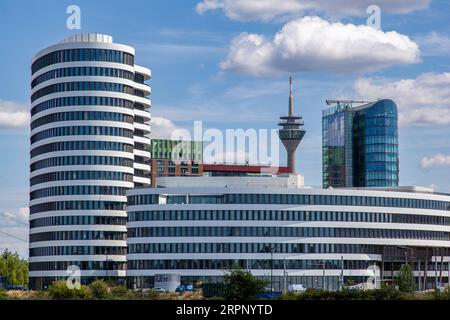 Blick auf den Medienhafen von der Seite des Industriehafens, Trivago im Vordergrund Stockfoto