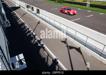 Bei einem Testtag für Revival auf der Goodwood Motor Racing Circuit, Chichester, West Sussex, UK Stockfoto