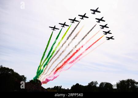 Monza, Italien. September 2023. Le Frecce Tricolori macht die italienischen Farben mit Rauch vor dem Start des F1 Grand Prix von Italien im Autodromo Nazionale Monza am 3. September 2023 in Monza, Italien. (Bild: © Beata Zawrzel/ZUMA Press Wire) NUR REDAKTIONELLE VERWENDUNG! Nicht für kommerzielle ZWECKE! Stockfoto