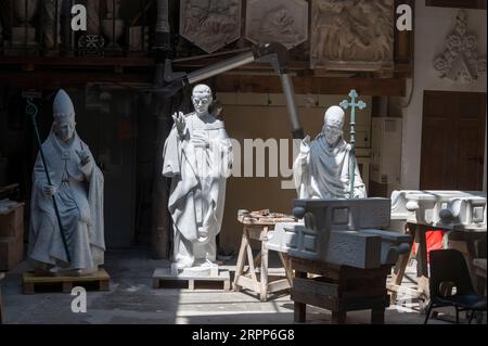 Skulpturen in der Atelierwerkstatt in La Bottega del Opera Di Santa Maria del Fiore (die Werkstatt oder das Studio der Oper Santa Maria del Fiore) Stockfoto