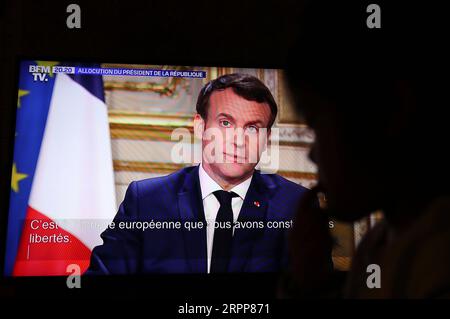 200313 -- PARIS, 13. März 2020 -- der französische Präsident Emmanuel Macron wird bei einer Fernsehansprache vor der Nation in Paris, Frankreich, am 12. März 2020 abgebildet. Emmanuel Macron gab am Donnerstag bekannt, dass alle Bildungseinrichtungen ab Montag bis auf weiteres geschlossen bleiben. In der Zwischenzeit wird der öffentliche Nahverkehr geöffnet bleiben, und die zwei-Wahlrunden für die Kommunalwahlen werden wie für den 15. Und 22. März geplant fortgesetzt. FRANCE-PARIS-PRESIDENT-SPEECH GaoxJing PUBLICATIONxNOTxINxCHN Stockfoto