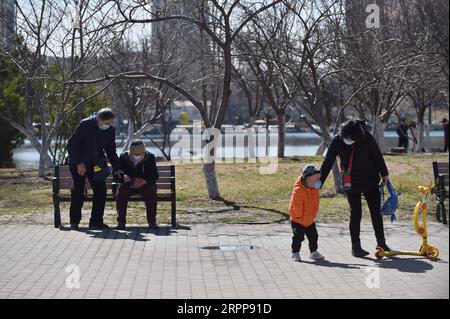 200313 -- PEKING, 13. März 2020 -- die Bürger genießen sich im Yuyuantan Park in Peking, Hauptstadt von China, 13. März 2020. CHINA-PEKING-ALLTAG CN PengxZiyang PUBLICATIONxNOTxINxCHN Stockfoto