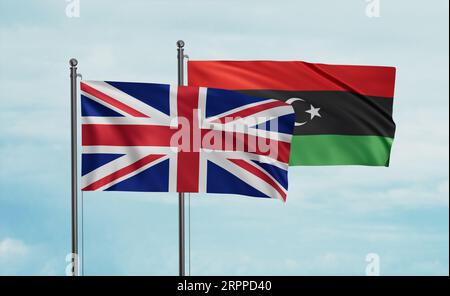 Libyen und Vereinigtes Königreich, Großbritannien, britische Flagge, die im Wind am blauen Himmel zusammenwinkt, zwei Länderkooperationskonzept Stockfoto