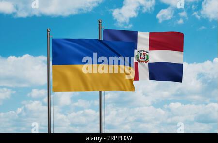 Flagge der Dominikanischen Republik und Flagge der Ukraine, die am blauen Himmel zusammenwinken, zwei-Länder-Kooperationskonzept Stockfoto