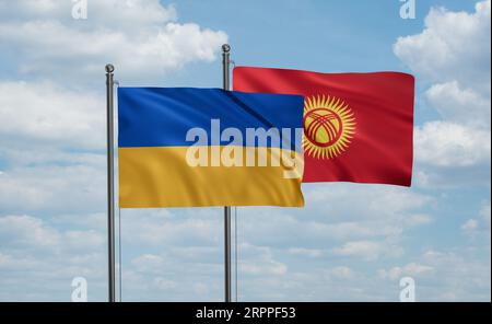 Kirgisistans Flagge und die ukrainische Flagge, die am blauen Himmel zusammenwinken, zwei Konzepte der Länderzusammenarbeit Stockfoto