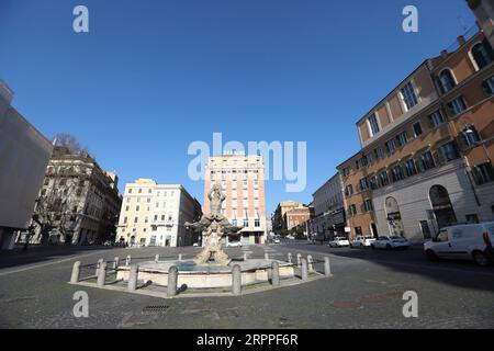 200317 -- ROM, 17. März 2020 -- Taxifahrer warten an einer Taxihaltestelle auf der Piazza Barberini in Rom, Italien, 16. März 2020. Die Gesamtzahl der bestätigten Fälle in Italien stieg am Montag auf 27.980 von 24.747 am Vortag. ITALIEN-ROM-COVID-19-LOCKDOWN ChengxTingting PUBLICATIONxNOTxINxCHN Stockfoto