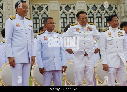 Bangkok, Thailand. September 2023. Thailands Premierminister Srettha Thavisin und sein Kabinettsmitglied bereiten sich auf Gruppenfotoshooting im Regierungsgebäude vor, nachdem sie vor Thailands König Maha Vajiralongkorn in Bangkok geschworen haben. Thailands König Maha Vajiralongkorn hat die neue thailändische Koalitionsregierung unter der Führung von Srettha Thavisin von der Phue Thai-Partei offiziell unterstützt. Quelle: SOPA Images Limited/Alamy Live News Stockfoto