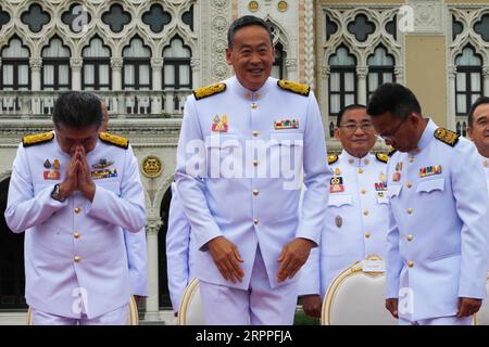 Bangkok, Thailand. September 2023. Thailands Premierminister Srettha Thavisin und sein Kabinettsmitglied bereiten sich auf Gruppenfotoshooting im Regierungsgebäude vor, nachdem sie vor Thailands König Maha Vajiralongkorn in Bangkok geschworen haben. Thailands König Maha Vajiralongkorn hat die neue thailändische Koalitionsregierung unter der Führung von Srettha Thavisin von der Phue Thai-Partei offiziell unterstützt. Quelle: SOPA Images Limited/Alamy Live News Stockfoto