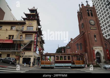 200317 -- SAN FRANCISCO, 17. März 2020 -- ein leerer Touristenwagen wird in San Francisco, den Vereinigten Staaten, gesehen, 16. März 2020. Sechs Grafschaften in der Bay Area im Norden Kaliforniens, einschließlich San Francisco, gaben am Montag eine öffentliche Gesundheitsordnung bekannt, die die Bewohner auffordert, zu Hause zu bleiben, außer für wesentliche Aktivitäten. Foto von /Xinhua U.S.-SAN FRANCISCO-COUNTIES-UNNECESSARY OUTDOOR ACTIVITIES-BAN LiuxYilin PUBLICATIONxNOTxINxCHN Stockfoto