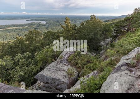 Blick auf den Weiss Lake vom Cheyenne Rock Village Park in der Nähe von Leesburg, Alabama Stockfoto