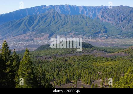 Nationalpark Caldera de Taburiente von Cumbre Vieja aus gesehen. La Palma, Provinz Santa Cruz de Tenerife, Kanarische Inseln, Spanien. Stockfoto