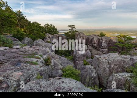 Blick auf den Berg vom Cheyene Rock Village Park in der Nähe von Leesburg, Alabama Stockfoto