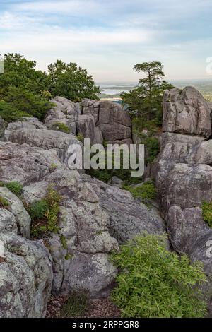 Blick auf den Berg vom Cheyene Rock Village Park in der Nähe von Leesburg, Alabama Stockfoto