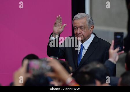 Toluca, Mexiko. September 2023. 4. September 2023 Toluca, Mexiko: Andres Manuel López Obrador, Präsident von Mexiko, während des sechsten und letzten Regierungsberichts von Alfredo del Mazo Maza, Gouverneur des Staates Mexiko, im Regierungspalast des Staates Mexiko abgehalten. Am 4. September 2023 in Toluca, Mexiko. (Foto: Arturo Hernández/Eyepix Group/SIPA USA) Credit: SIPA USA/Alamy Live News Stockfoto