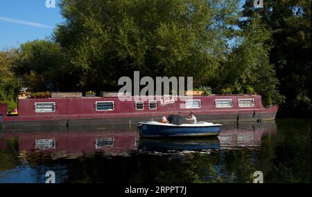 E-Boot Mieten River Lea Broxbourne Hertfordshire Stockfoto