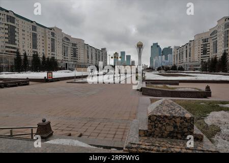 200322 -- NUR-SULTAN, 22. März 2020 -- Foto vom 22. März 2020 zeigt einen leeren Platz in nur-Sultan, Kasachstan. Kasachstan hat das Nowruz-Festival aufgrund des neuartigen Coronavirus-Ausbruchs zum ersten Mal überhaupt nicht mit öffentlichen Veranstaltungen gefeiert. Nowruz, was wörtlich einen neuen Tag bedeutet, ist der wichtigste Urlaub für Kasachstan. Ab dem 21. März, dem Tag der Frühlingstagnachtgleiche, steht das Festival für den Beginn des Frühlings. Foto: Kalizhan Ospanov/Xinhua KASACHSTAN-NUR-SULTAN-LOCKDOWN-COVID-19-NOWRUZ RenxJun PUBLICATIONxNOTxINxCHN Stockfoto