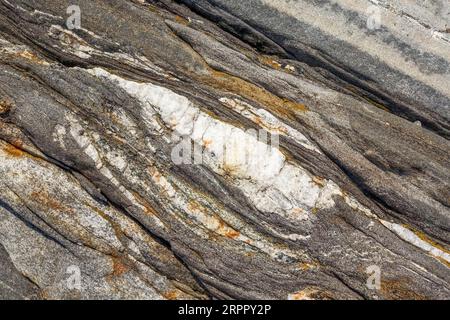 Natürliche Felsformation bei Pemaquid Point Light Station, Bristol, Maine, USA Stockfoto