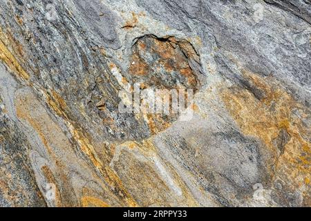 Natürliche Felsformation bei Pemaquid Point Light Station, Bristol, Maine, USA Stockfoto