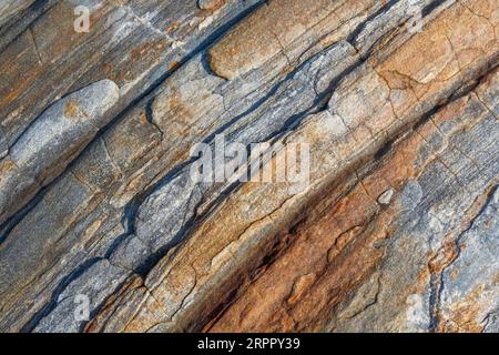 Natürliche Felsformation bei Pemaquid Point Light Station, Bristol, Maine, USA Stockfoto