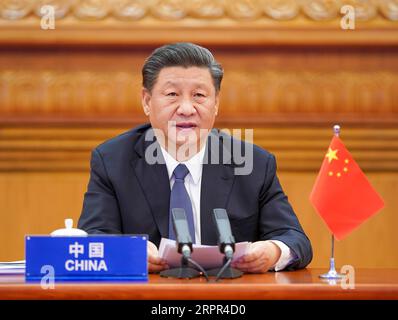 200326 -- PEKING, 26. März 2020 -- der chinesische Präsident Xi Jinping nimmt am außerordentlichen G20-Gipfel der virtuellen Staats- und Regierungschefs zu COVID-19 per Videolink in Peking, der Hauptstadt Chinas, am 26. März 2020 Teil. CHINA-PEKING-G20-GIPFEL-COVID-19 CN LIXXUEREN PUBLICATIONXNOTXINXCHN Stockfoto