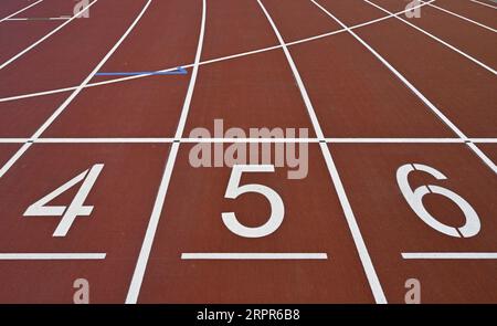 Brüssel, Belgien. September 2023. Die Abbildung zeigt die Fahrbahnnummern während der Einweihung der neuen Strecke im King Baudouin Stadion/Koning Boudewijnstadion/Stade ROI Baudouin, Dienstag, 05. September 2023 in Brüssel. Die 47. Ausgabe des Memorial Van Damme Diamond League Meeting findet am 08. September 2O23 statt. BELGA PHOTO ERIC LALMAND Credit: Belga News Agency/Alamy Live News Stockfoto