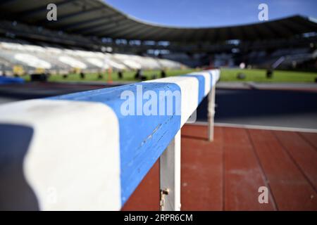 Brüssel, Belgien. September 2023. Die Abbildung zeigt den Kirchturm während der Einweihung der neuen Strecke im King Baudouin Stadion/Koning Boudewijnstadion/Stade ROI Baudouin, Dienstag, den 5. September 2023 in Brüssel. Die 47. Ausgabe des Memorial Van Damme Diamond League Meeting findet am 08. September 2O23 statt. BELGA PHOTO ERIC LALMAND Credit: Belga News Agency/Alamy Live News Stockfoto