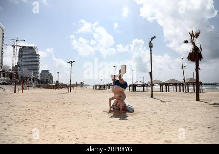 200329 -- TEL AVIV, 29. März 2020 -- am 28. März 2020 wird ein leerer Strand in der zentralen israelischen Stadt Tel Aviv gesehen. Israel meldete am Samstag 584 neue COVID-19-Fälle, was die Gesamtzahl der bestätigten Fälle auf 3.619 erhöht, sagte das israelische Gesundheitsministerium. Gideon Markowicz/JINI/Handout via MIDEAST-TEL AVIV-COVID-19 Xinhua PUBLICATIONxNOTxINxCHN Stockfoto