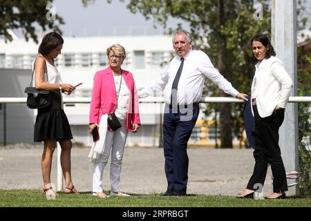Orthez, Frankreich. September 2023. Francois Bayrou bei einem Besuch der Daniel-Argote-Mittelschule in Orthez, Frankreich, am 5. September 2023. Foto: Stephane Lemouton/Pool/ABACAPRESS.COM Credit: Abaca Press/Alamy Live News Stockfoto